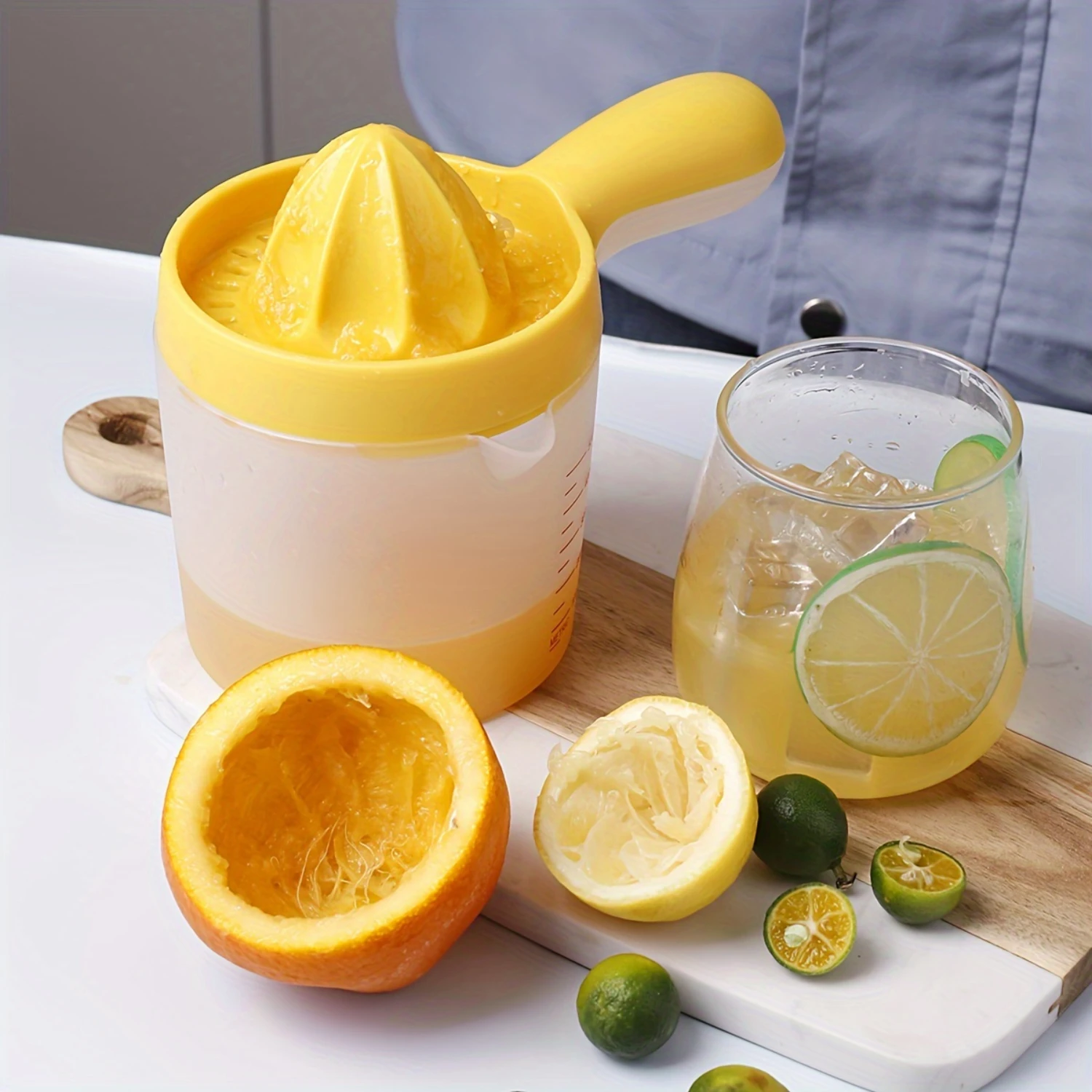 

1pc Citrus Master - Multifunctional Manual Juicer with Built-in Measuring, Creative Lemon and Orange Squeezer, Space-Saving Gad