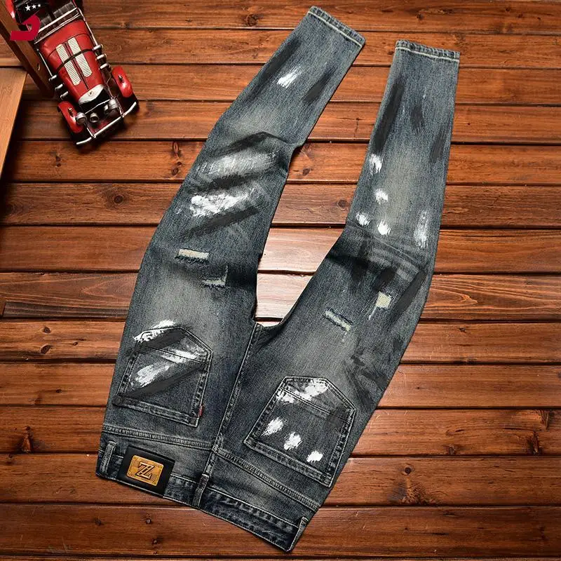 Amerikanische Retro-Jeans für Herren mit Tintenspritzer-Aufdruck, trendige zerrissene Aufnäher, schmal geschnittene Stretch-lange Hose für Herbst und Winter