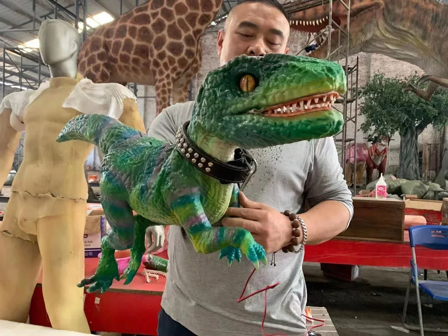 Hand Made Design Dragon Life Size Popular Cosplay Design Dino Performance Costume Dinosaur Puppet Suits Cosplay Dino Suit