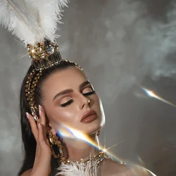 Stonefans Carnival White Queen Feather Crown fascia per capelli accessori per il ballo discoteca geometrica barocca Crystal Crown Tiara per le donne