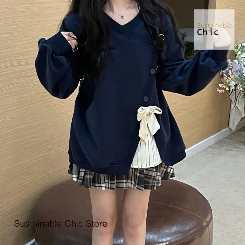 Blauer Pullover im französischen Stil in Übergröße mit unregelmäßigen Nähten für Damen im Herbst und Winter, neues lockeres, lässiges Joker-Oberteil im Modedesign.