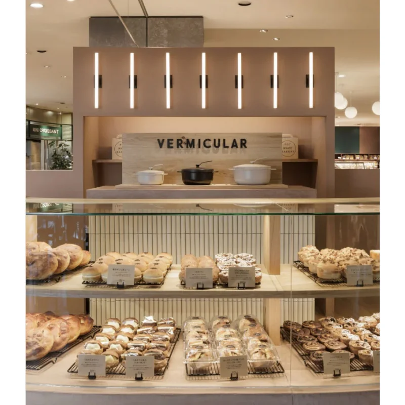 custom.Customized Glass Bread and Dessert Display Cabinet China Origin Interior Design of Fashionable Bakeries