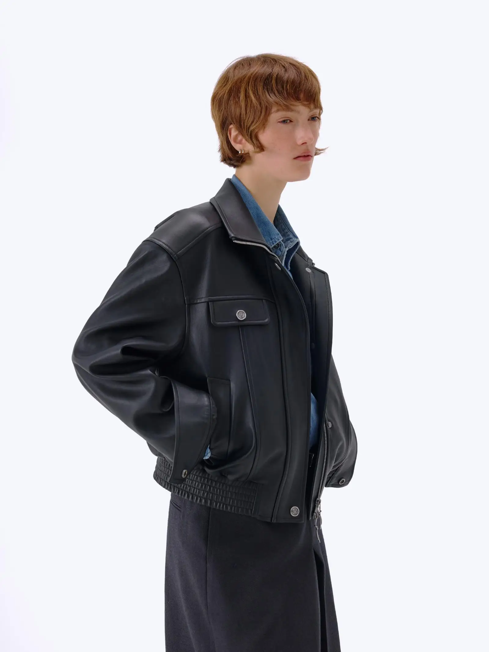 Jaqueta Feminina TearOcean Nightwalker em Couro de Cordeiro Preto com Ombros Acolchoados e Zíper, Design Original em Couro PU para Primavera