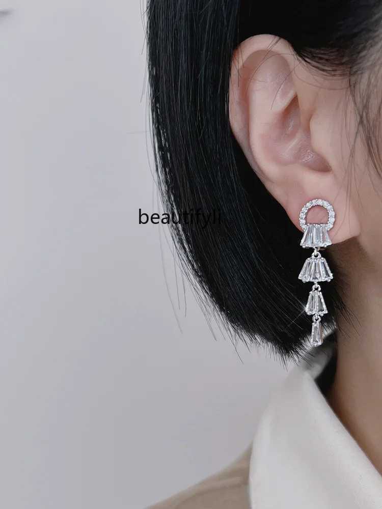 yj Elegant Flash Zirconium Dress Tassel Earless One-Piece Silicone Pad Ear Clip High-Grade Silver Needle