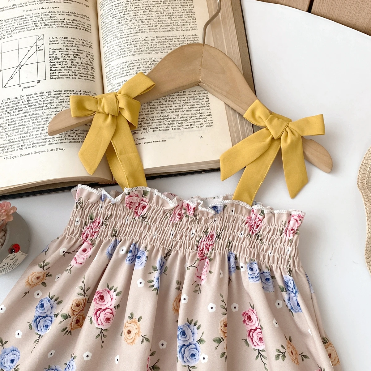 Humor Bear Mädchen Modisches und Lässiges Set Zufälliges Blumenmuster-Schleifen-Camisole Niedliche Knospen-Shorts Set Kleidung – Detail 4