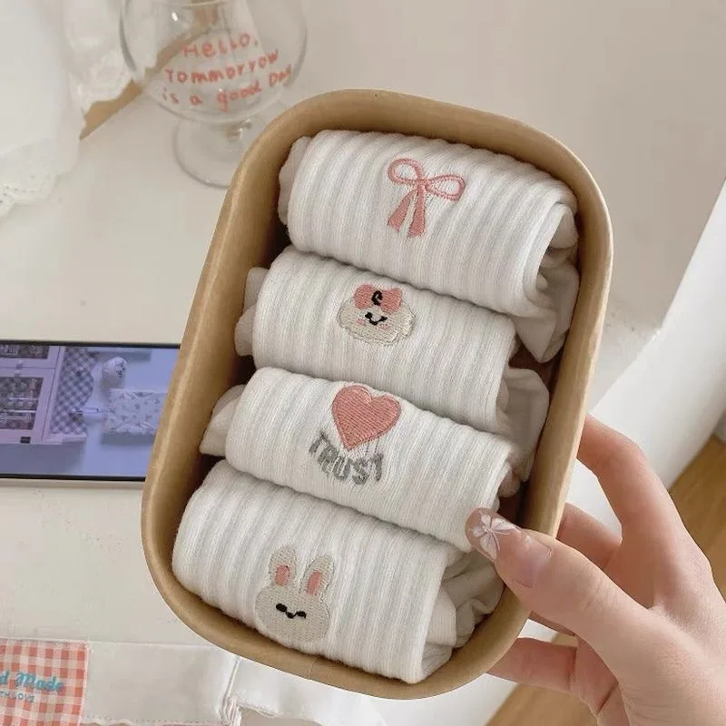 5 pares de calcetines bonitos de estilo coreano para niñas, calcetines de tubo medio con bordado de dibujos animados rosas transpirables de primavera, calcetines blancos con agarre para mujer 2025