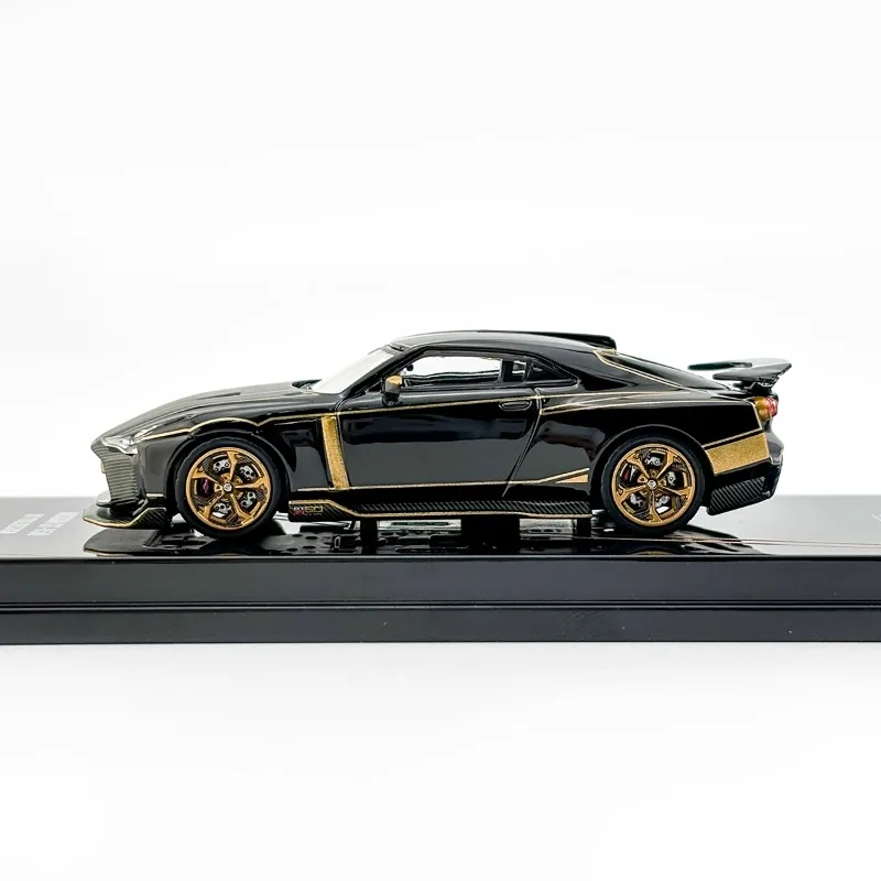En stock 1:64 NISSAN GTR 50th Anniversary modelo de coche de aleación de simulación fundida, juguete de regalo del festival para niños, artículo decorativo para adultos.
