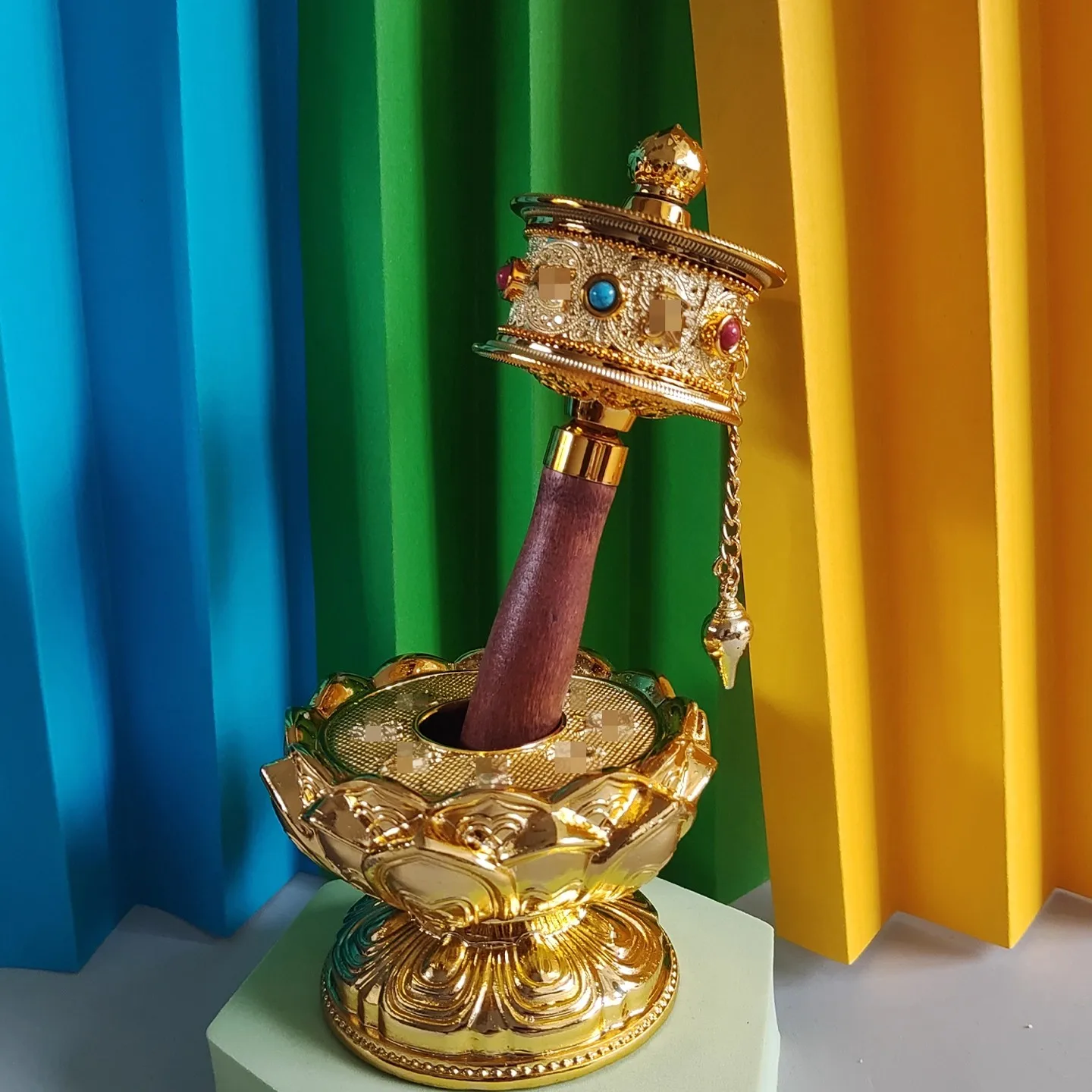 

Gold Tube Tibetan Style Reversible Wheel Scripture Jewelry Hand-Turning Souvenir Xizang Cultural Accessory