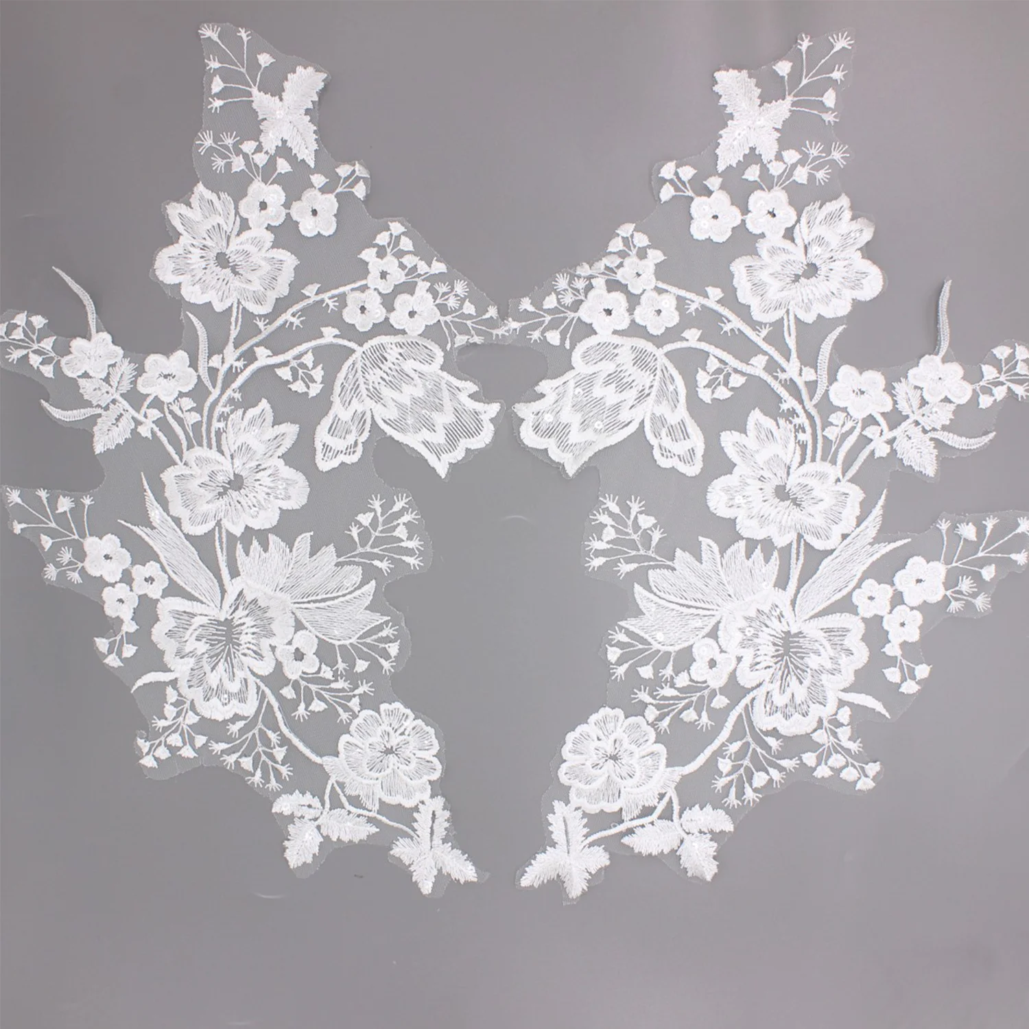 Amazing Flower-Shaped Sequins Embroidery Lace Appliques Hand Sewing Wedding Dress Lace Accessories White Gorgeous Clothing Patch