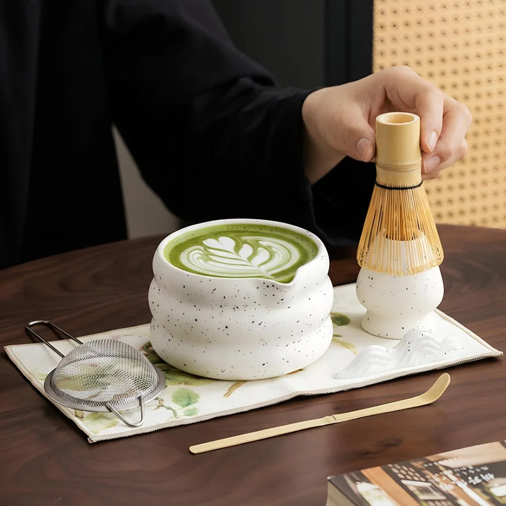 Ensemble d'outils pour le matcha, kit d'outils pour la préparation du matcha comprenant un bol, un bâtonnet à mélanger en bambou, un filtre, un support à mélanger, une cuillère, d'excellentes options de cadeaux, des cadeaux haut de gamme, une joie pour les amateurs de matcha