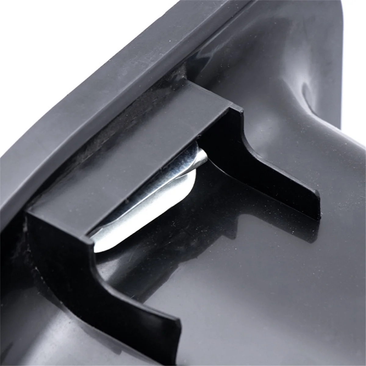 

Flat Back Plastic Animal Feed Bucket Animal Feed Bucket with Metal Handle Horse Feed & Water Bucket