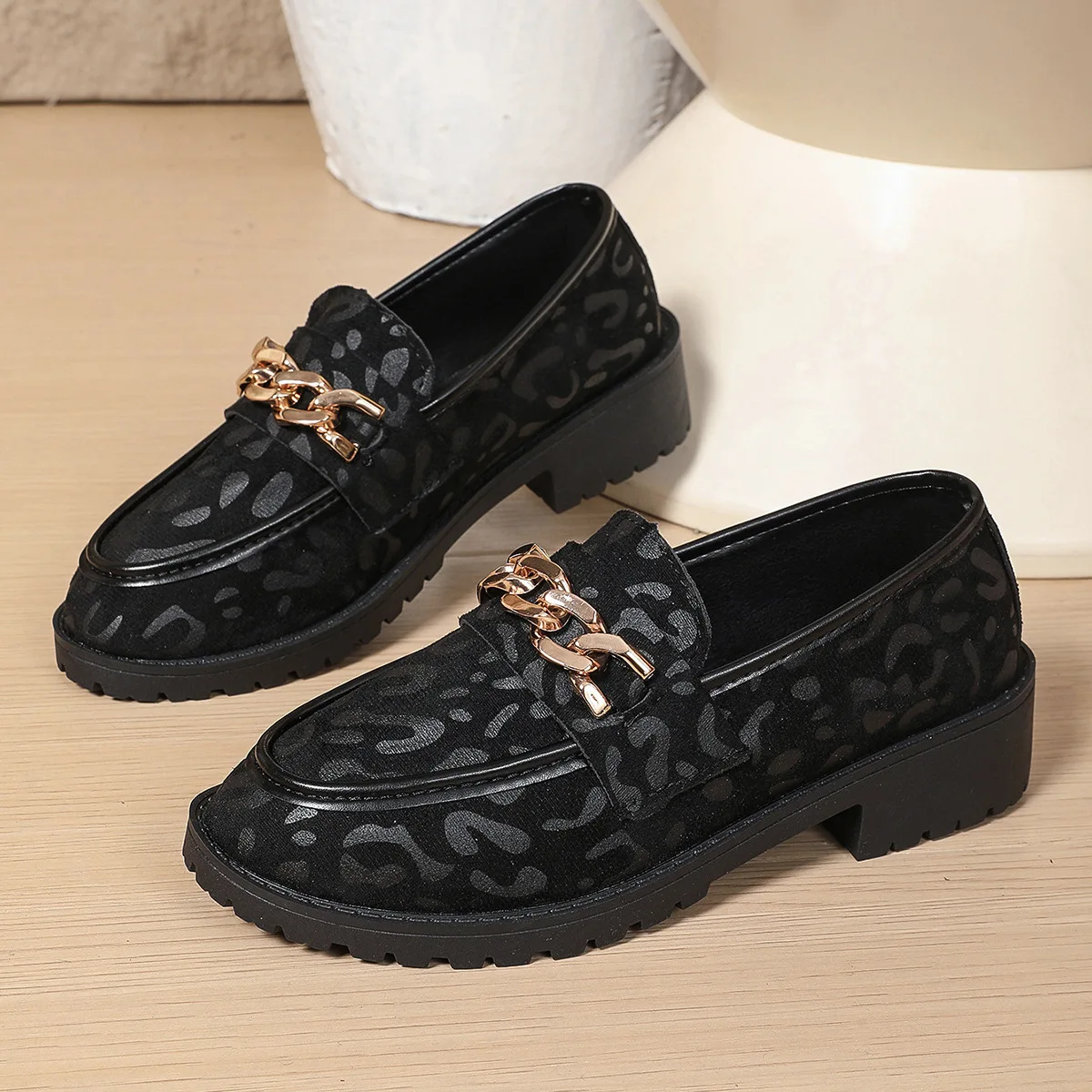 

Женская обувь Лоферы на платформе Повседневные туфли-лодочки без шнуровки на массивном каблуке с круглым носком Винтажные лоферы с цепочкой Неглубокие лоферы большого размера Черный леопардовый
