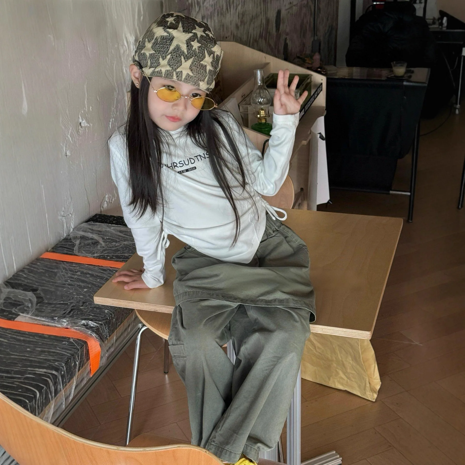 بدلة الفتيات 2025 الخريف ملابس الأطفال الجديدة الكورية نمط فتاة طفل مطبوعة أسفل قميص كسول واسعة الساق تنورة السراويل مجموعتين #4