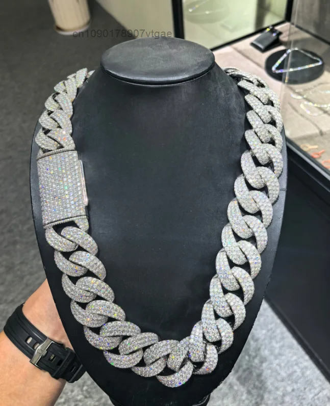 Wide 30mm Big Diamond 18K White Gold Plated VVS Diamond Silver Chain for Mans Hiphop Style Cuban Link Moissanite Necklace.