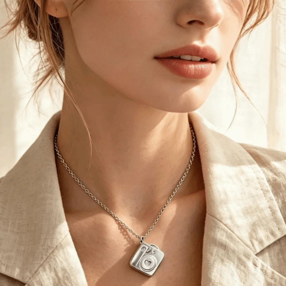 Thin Chain Photo Locket Necklace Choker Chain Vintage Style Photo Frame Pendant Pull Out Frame Retro Design