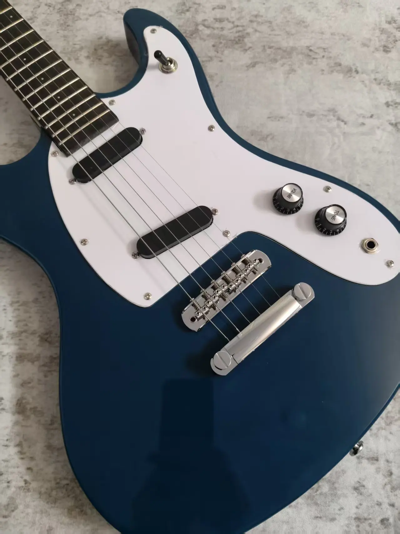 Gloss Deep Blue Solid Body Electric Guitar, Offset Unique Shape, White Pickguard, Dual Single Coil Pickups, Chrome Hardware