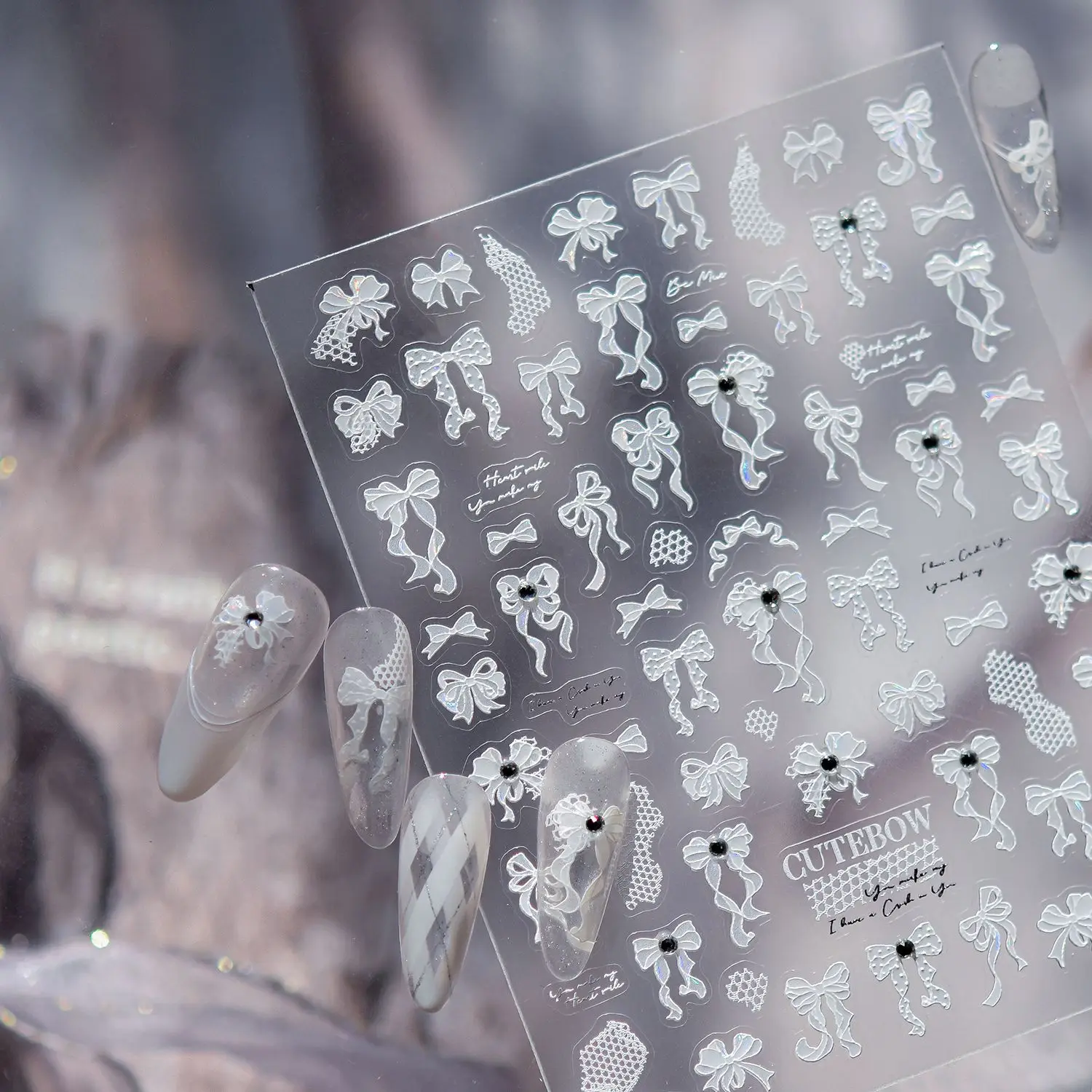 シャインライトちょう結びラインストーンホワイトシルクリボン魅力的な洗練されたレース自己粘着ネイルアートステッカーマニキュアデカール