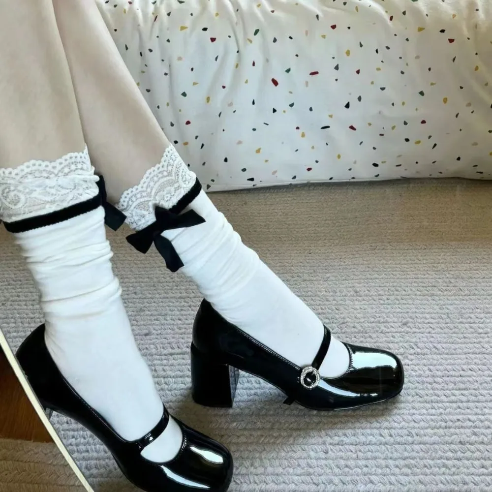 Wysokiej jakości słodkie skarpetki Lolita do połowy łydki z kokardką i koronką, akcesoria, jednolite kolory, cienkie skarpetki.