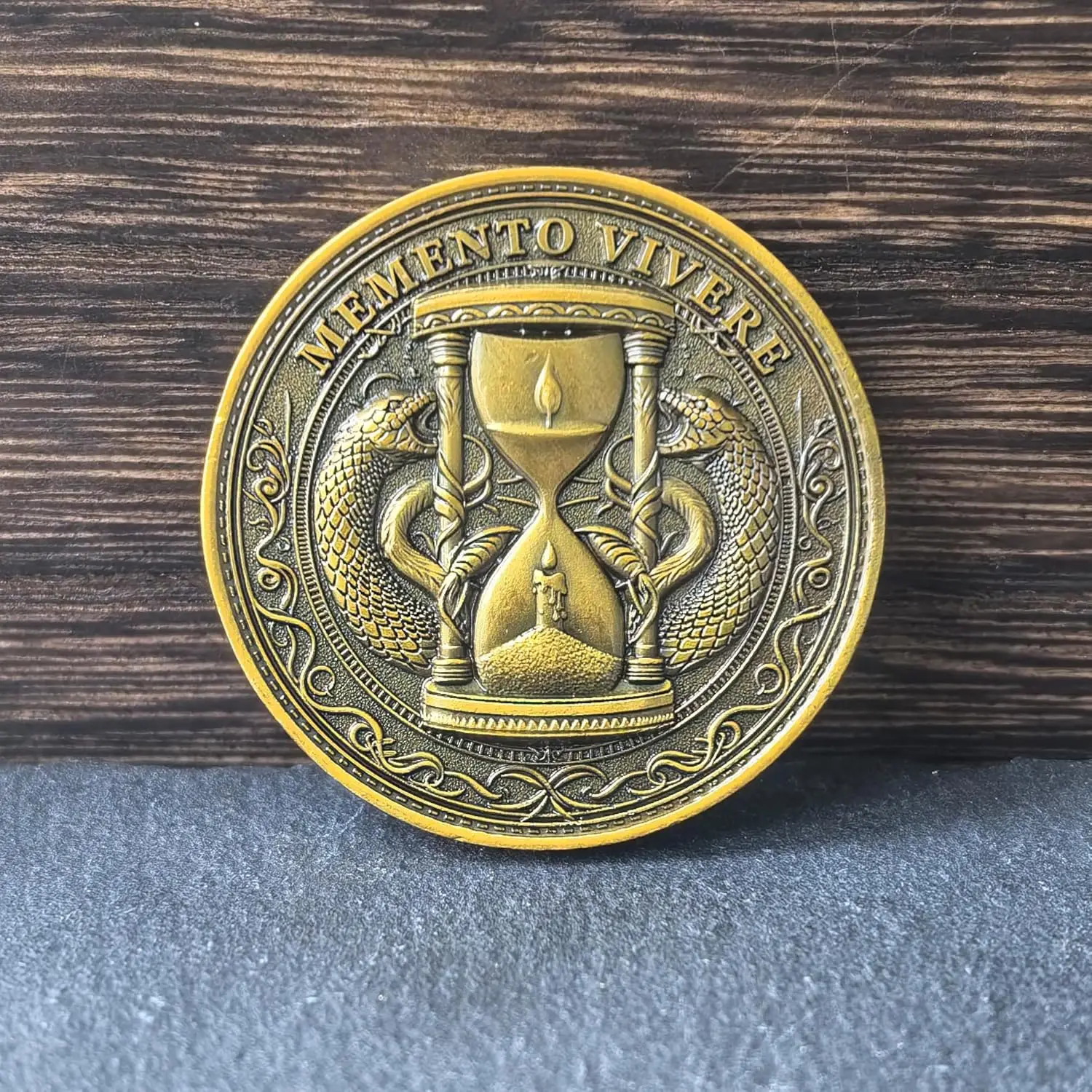 عملة تحدي Memento Mori & Vivere - رمز تذكير Stoic للممارسة اليومية، هدية مثالية لليقظة الذهنية والانعكاس.