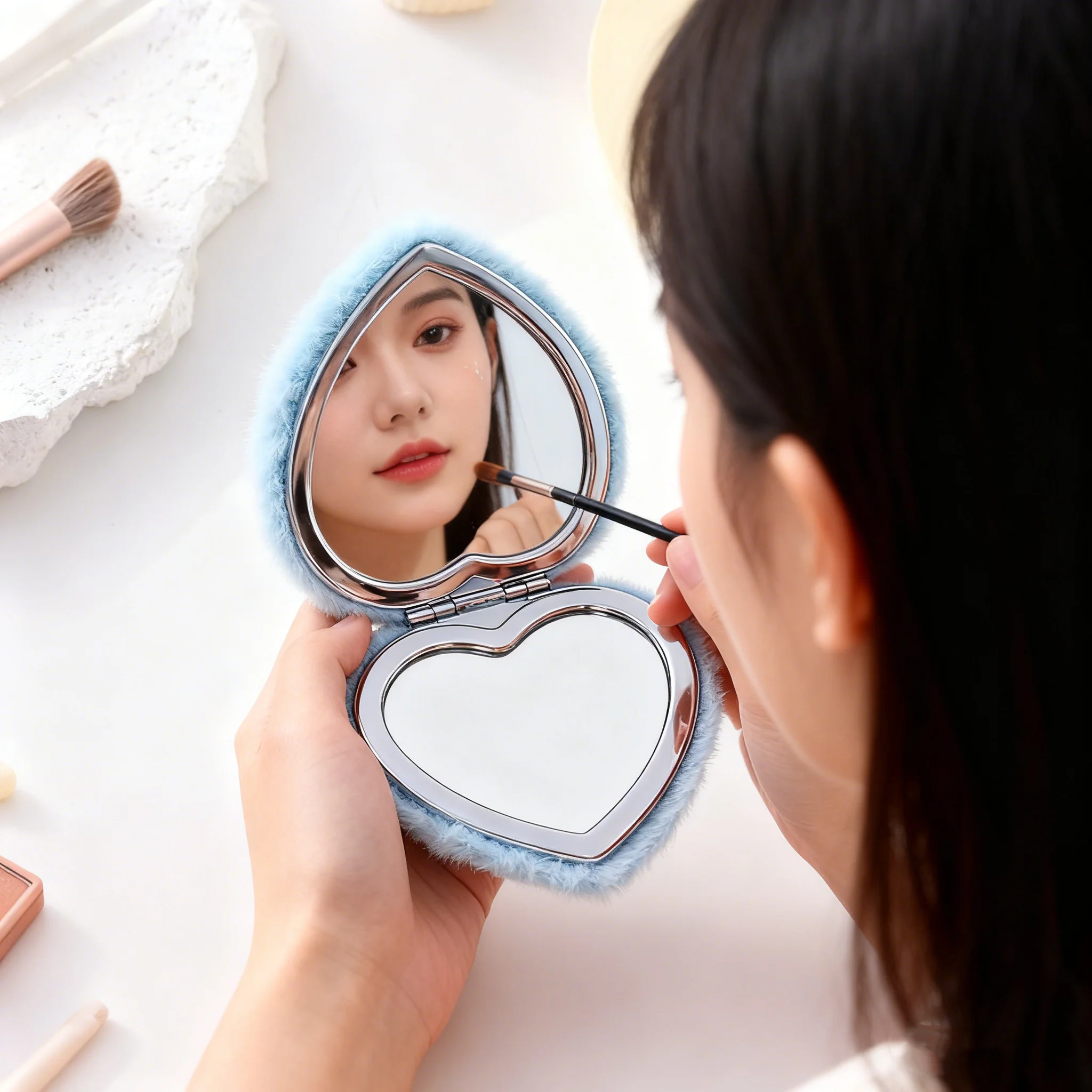 1pc Herz Form Plüsch doppelseitige Make-Up Spiegel Tragbare Falten Lose Pulver Make-Up Spiegel Valentinstag Geschenk für freundin