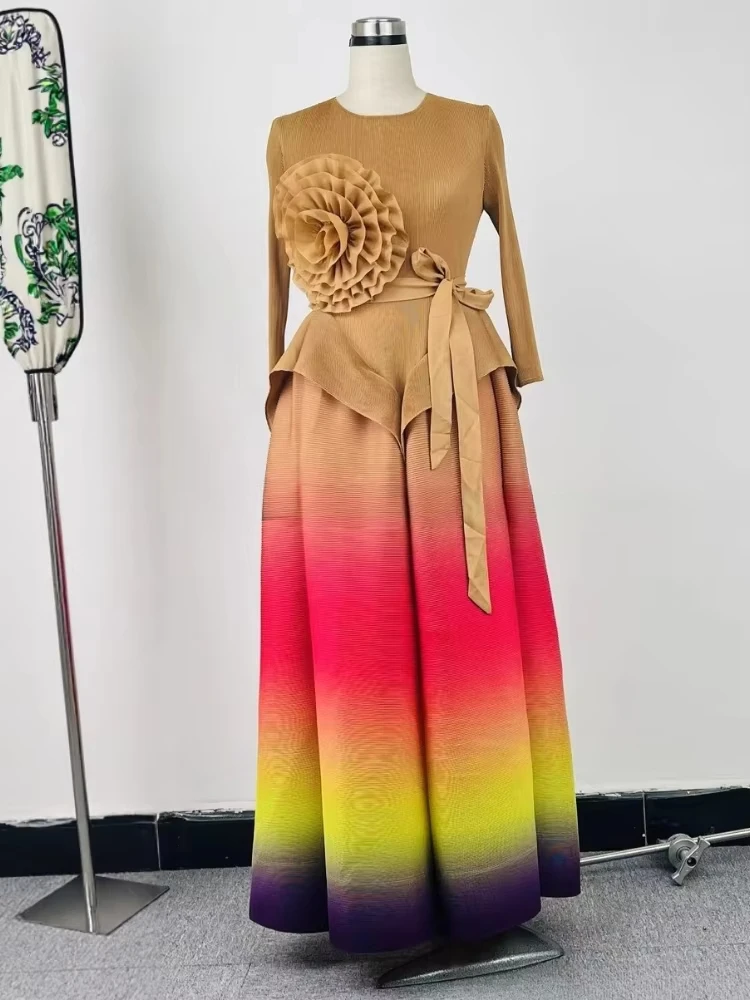 2025 Gradual Change Color Miyake Pleats Loose Elegant Set Round Neck Large Flower Big Skirt Women Summer New Two-piece Set