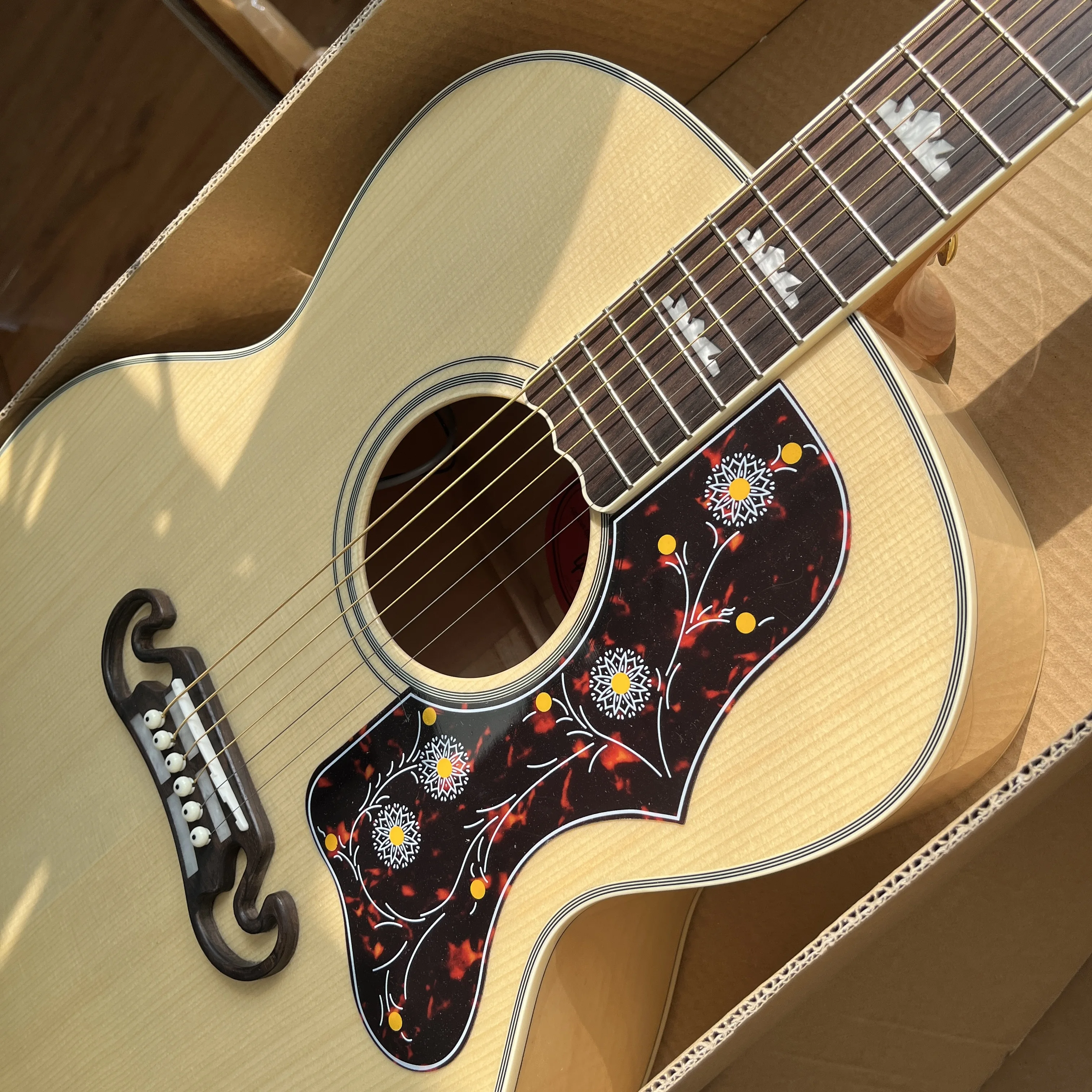 SJ-200 Acoustic-Ele…