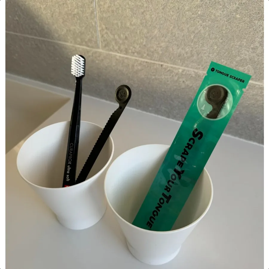 ScrapeYourTongue 1 مكشطة اللسان اليومية لصحة الفم. 100 منظف لسان قابل لإعادة التدوير وقابل لإعادة الاستخدام ومقاوم للكمامة عدد واحد (عبوة من #4