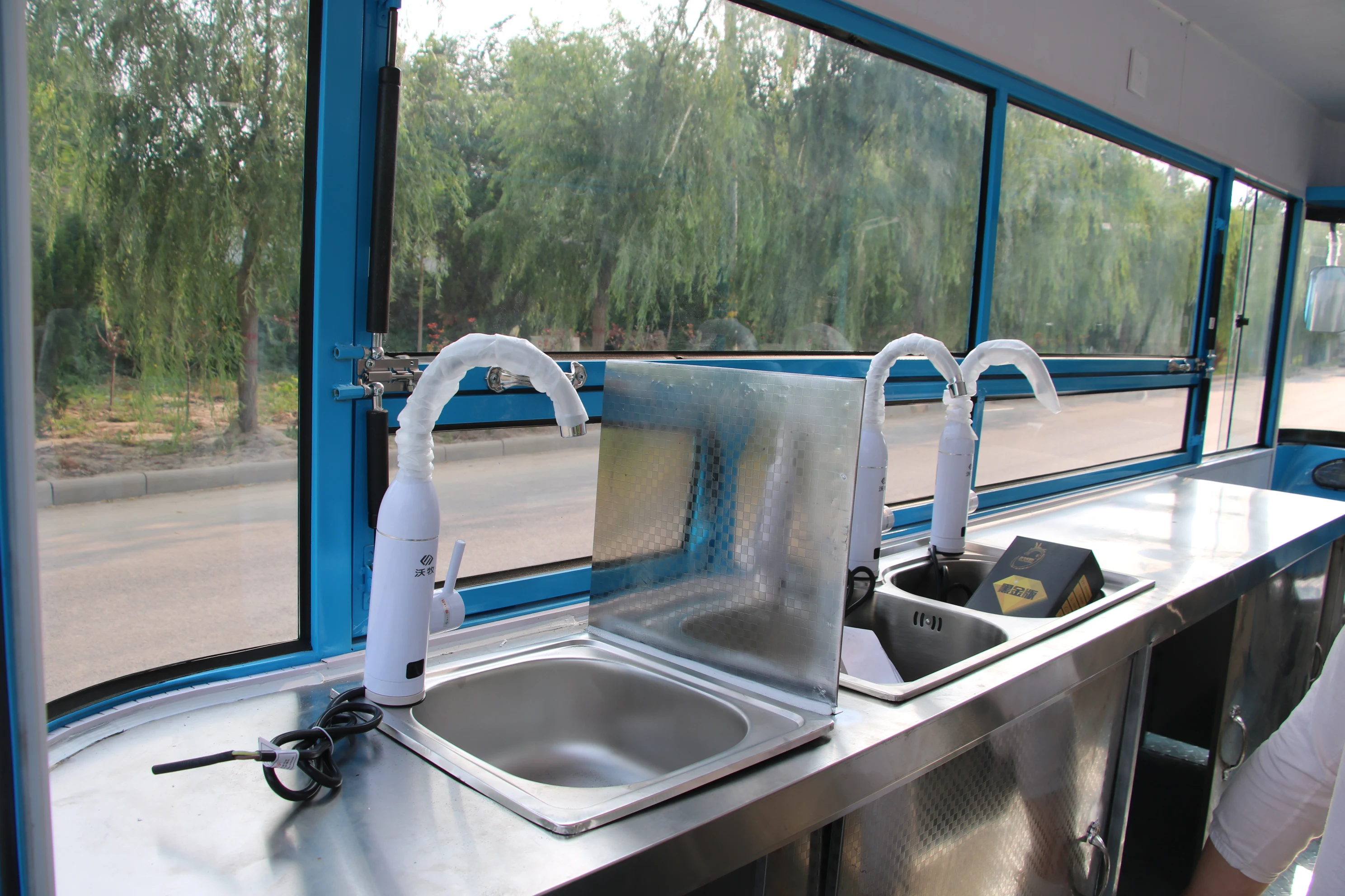 하이 퀄리티 다기능 모바일 스낵 판매 전기 푸드 카트, 버거 자판기 푸드 카트, 바퀴 4 개