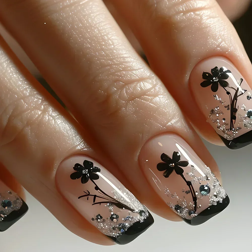 24 stuks korte vierkante zoete koele kunstnagels zwarte bloem draagbare Franse nagels druk op afneembare herfst winter acryl nageltips