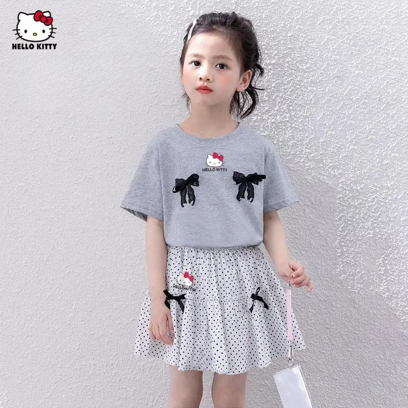 

Футболка с кружевным бантом для девочек с рисунком аниме «Hello Kitty», короткая юбка Sanrio Kawaii, новый летний комплект, модный, приятный для кожи, удобный