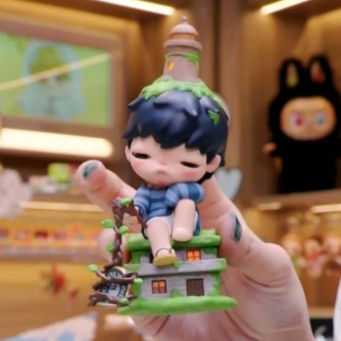 

New POP MART Hirono Behind Time Handmade Desk Decoration Rare Limited Art Toy Whimsical Interior Decor Original Gift