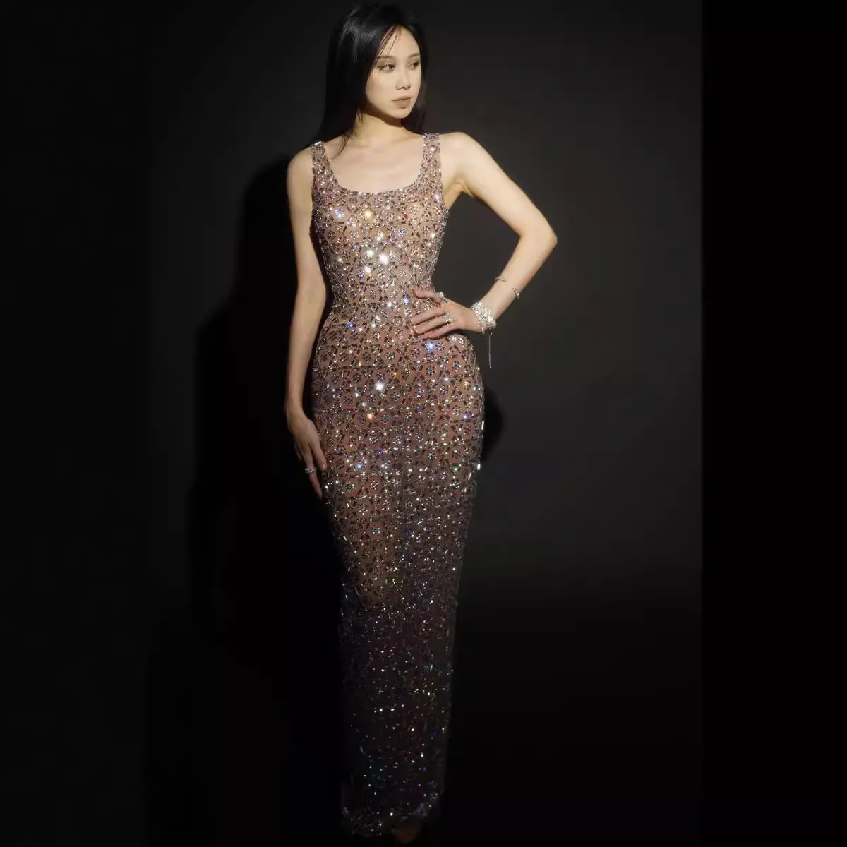 

2024 New Party Evening Luxury Sparkling Diamond Sexy Wrapped Hip Dress