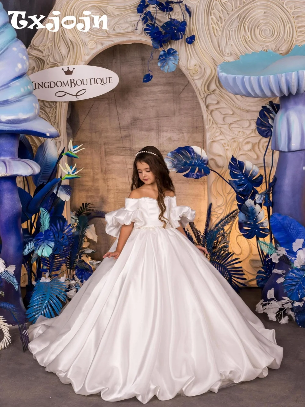

White Elegant Kids Pearls Princess Gown For Piano Performance Girls Charming Off Shoulder Satin Long Dresses For Wedding Party