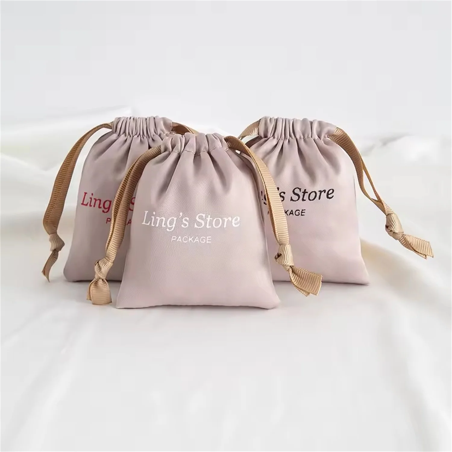 

100pcs Can Custom Logo 7x9cm 8x10cm Jewelry Drawstring Bags Wedding Candy Packaging Pouches Silk Satin Festival Gift Container