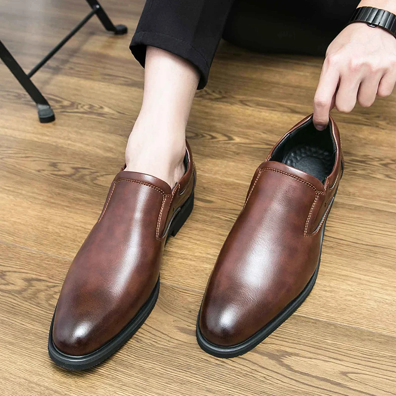 New Men\'s Retro Consice Leather Shoes Fashion Luxury Slip-on Loafers Male Business Shoes Light Dress Driving Shoes Monk Shoes