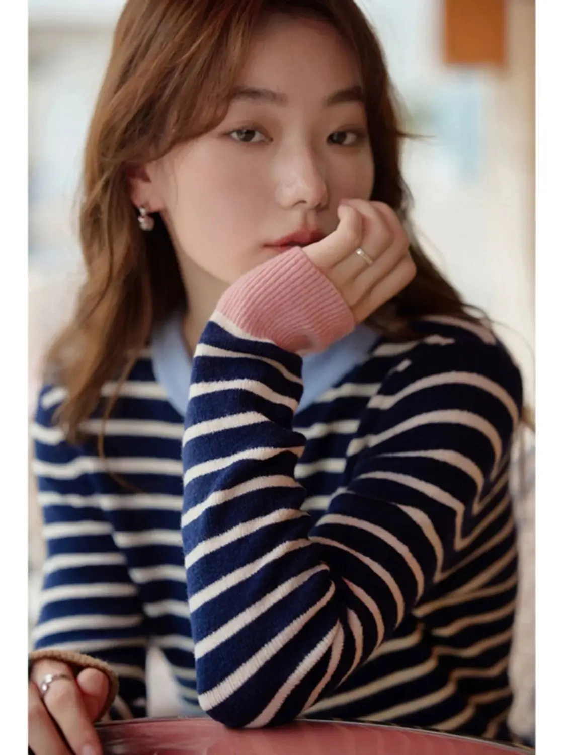 Nuevo Suéter de punto ceroso suave a rayas de colores contrastantes para mujer, suéter ajustado con cuello redondo