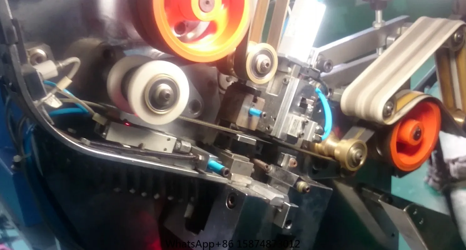 Macchina con cerniera