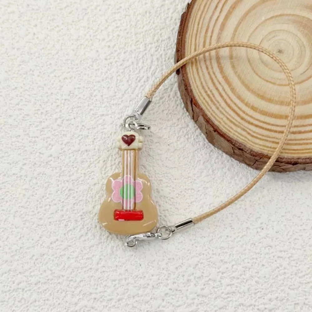 دمية لعبة منزل الملحقات قلادة الغيتار الكرتون كوب ماء لدمية لابوبو الملابس والاكسسوارات الديكور