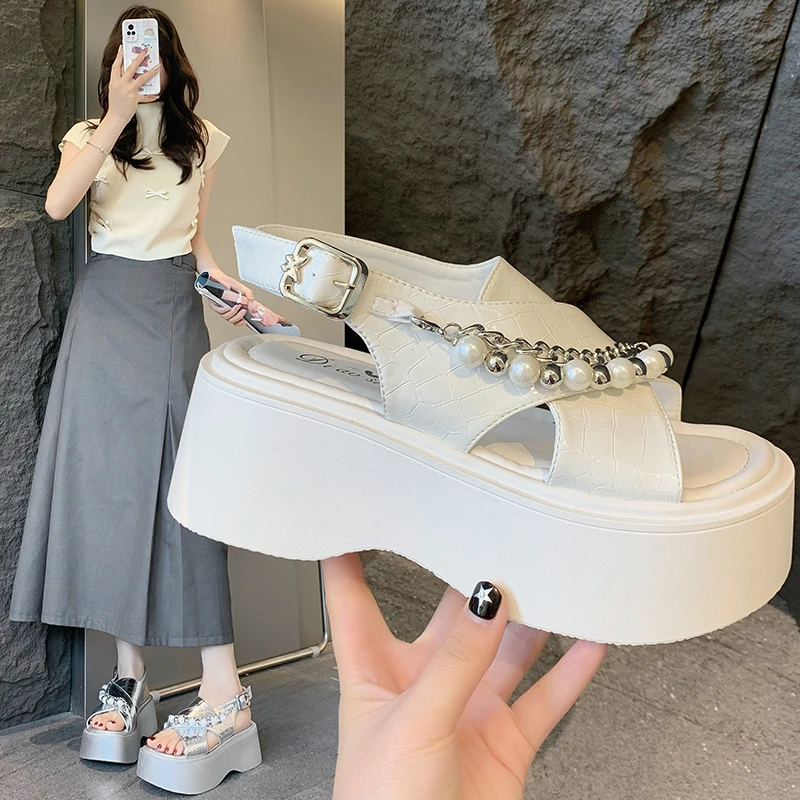 

Thick Soled Summer Sandals for Women in 2024, New Hot Selling Summer Outerwear with Exquisite Sponge Cake and Elevated Skirt