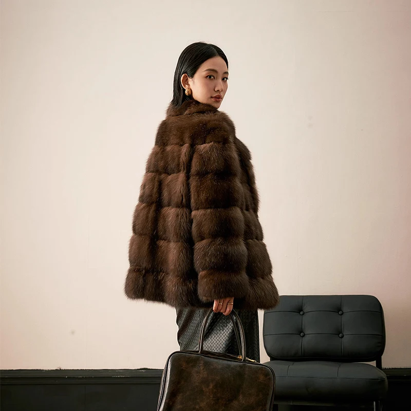 Kurtka zimowa damska Ftangaiur, płaszcz z prawdziwego futra norek rosyjskich, gipsówki, luźny krój, wykładany kołnierz, wysoki poziom luksusu, średniej długości, prawdziwe futro norkowe.