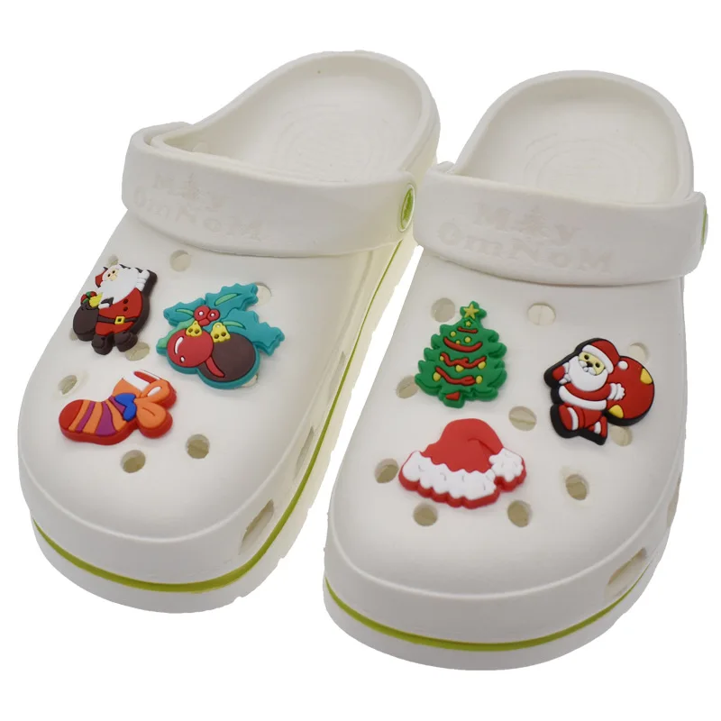 Brinquedos quentes ip co marca sapatos charme decorações bonito dos desenhos animados decorações de pvc destacável à prova dwaterproof água para presente festa