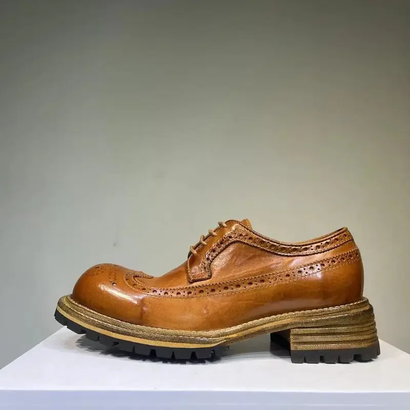 

Leather Wash Water Business Casual Leather Shoes Thick Soles Increase Brock Round Head Vintage Old Carved Wedding Shoes for Men