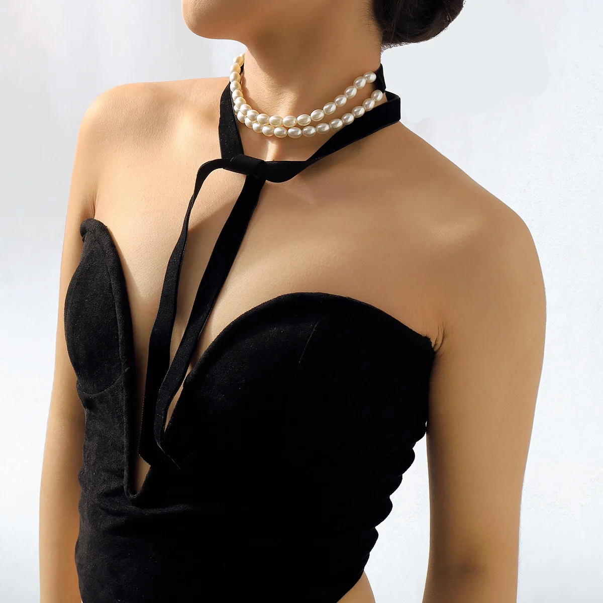N11335 retro elegant flannel necklace, fashionable and popular temperament pearl Hepburn style long necklace