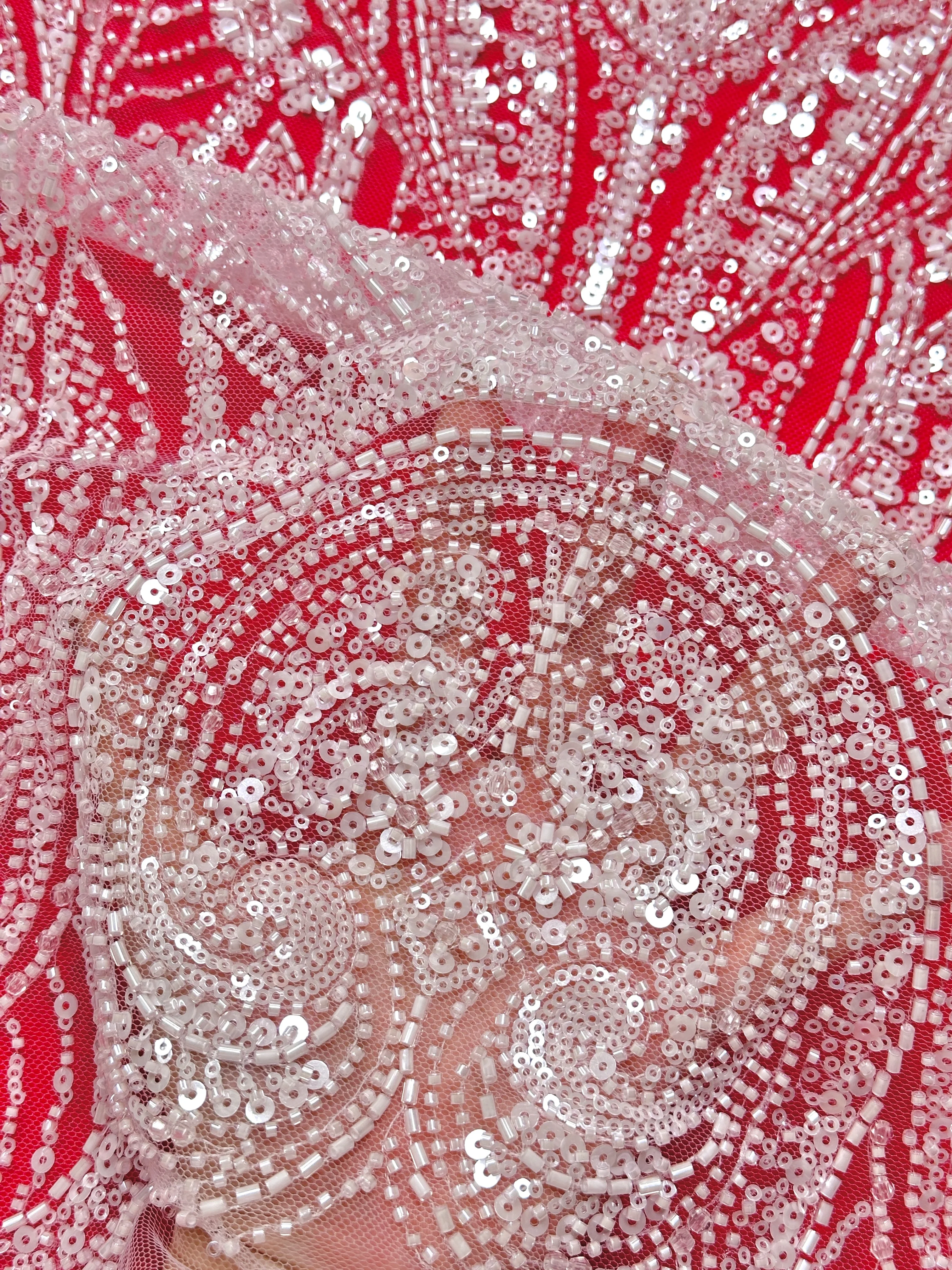 Abito da sposa di fascia alta di colore bianco pizzo pesante fatto a mano con perline paillettes tessuto tulle francese nigeriano per abito da sposa