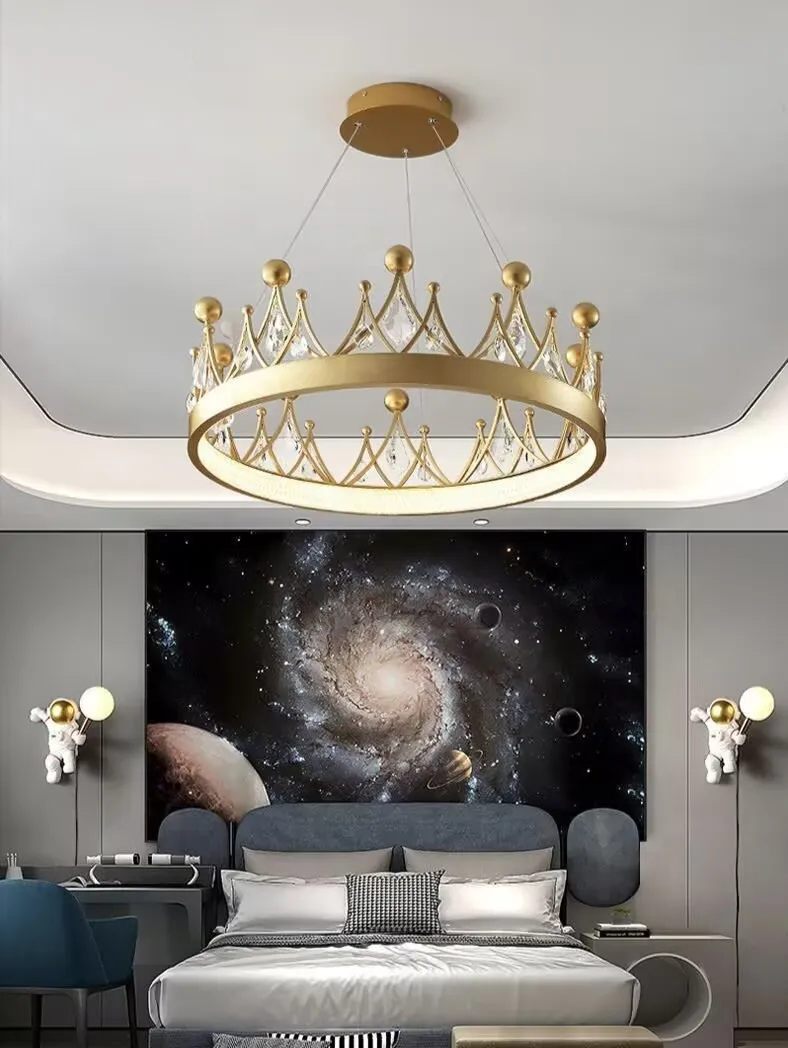 Queen Crown style chandelier, luxurious and sophisticated living room crystal chandelier, creative children's room lamp.