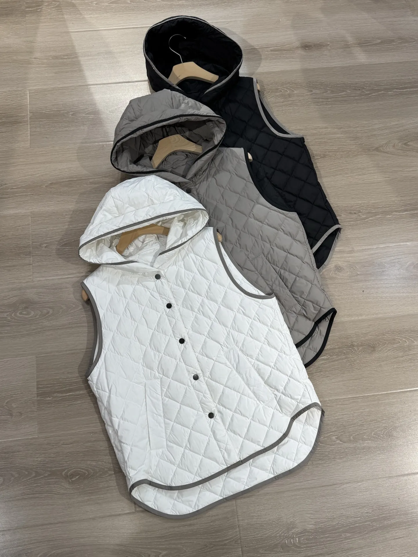 Início do outono novo fino ganso para baixo sem mangas com capuz colete de alta qualidade leve quente casual feminino