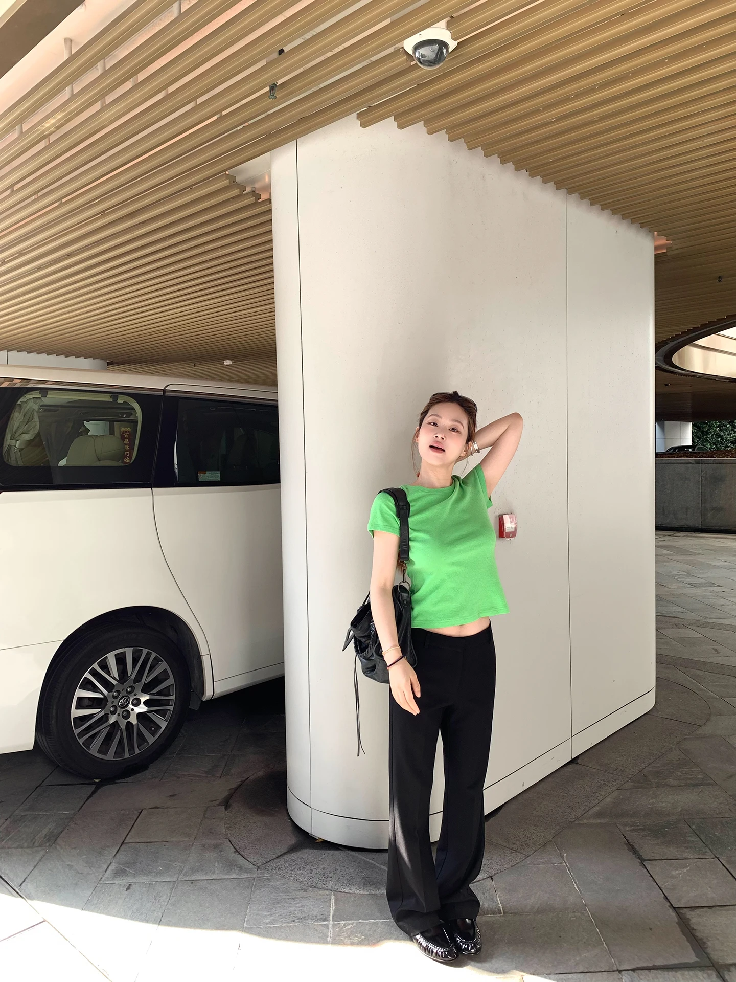 

Брюки женские шерстяные приталенные с высокой талией, прямые, слегка расклешенные, универсальные, для повседневной носки