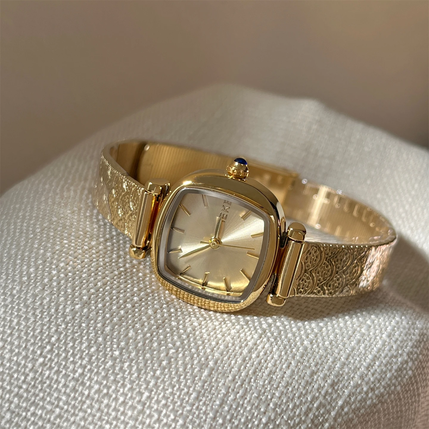 

2026 new arrival retro small square gold frosted texture quartz watch ladies watch exquisite watch luxury birthday gift