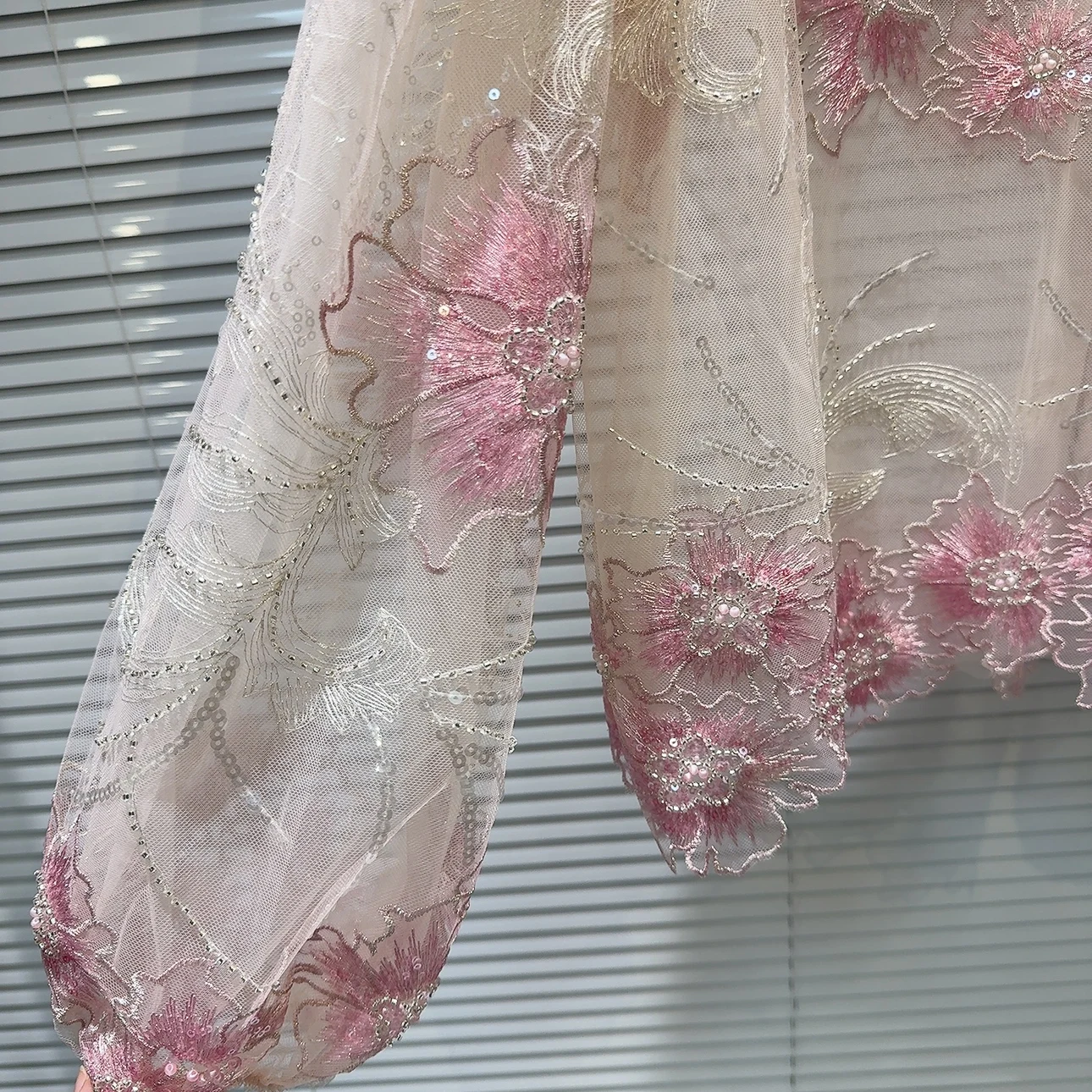 Fashion 2024 Summer New Small Fragrant Sequin Embroidery Pattern Women's Elegant Chiffon Shirt Feminine Long Sleeve Small Blouse
