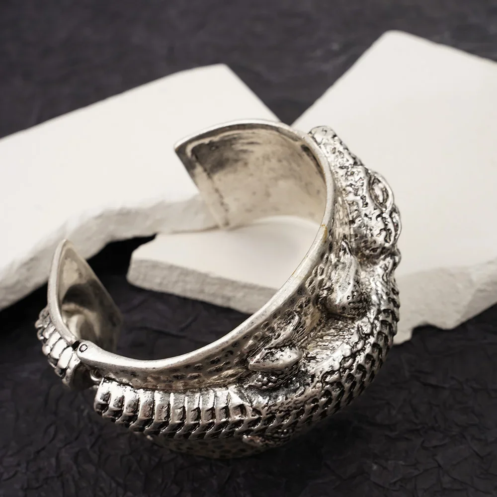 Silver Crocodile Bracelet Exotic Men and Women Stunning Style Fashion Exaggerated Couple Jewelry Fashion Stainless Steel Jewelry